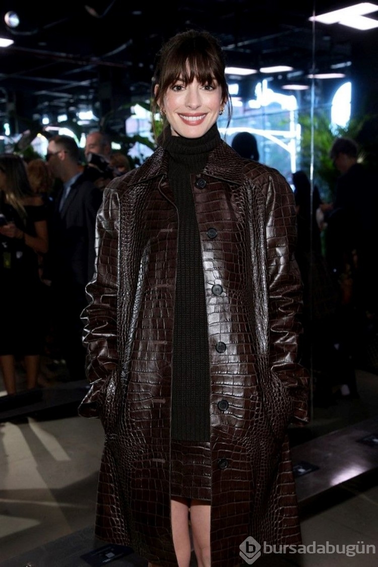 Anne Hathaway Şeytan Marka Giyer karakterini taklit etti
