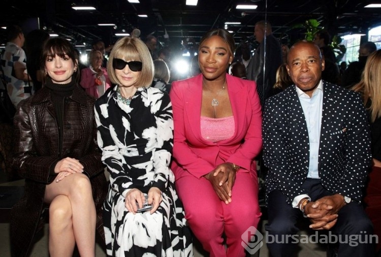 Anne Hathaway Şeytan Marka Giyer karakterini taklit etti
