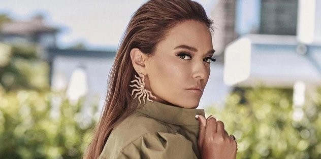 Demet Akalın kırtasiyelere isyan etti