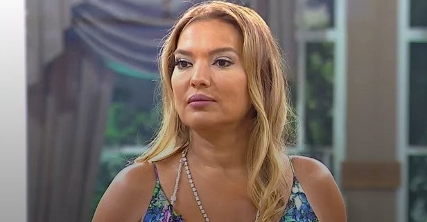 Demet Akalın kırtasiyelere isyan etti