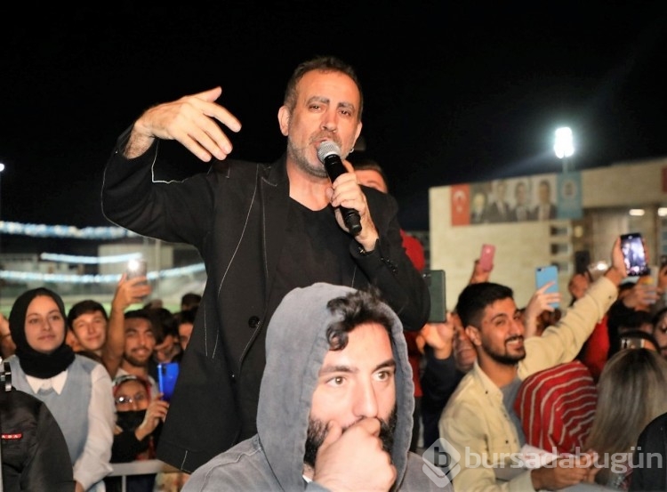 Haluk Levent, konserde  seyircilerin arasına daldı