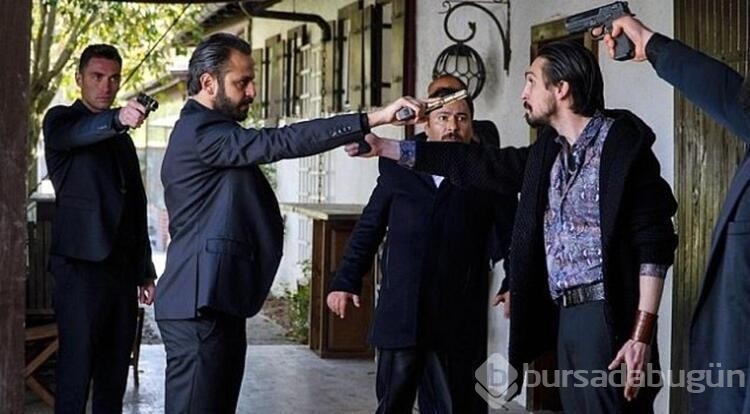 Cinsiyet değiştiren Ahmet Melih Yılmaz mini elbisesiyle poz verdi
