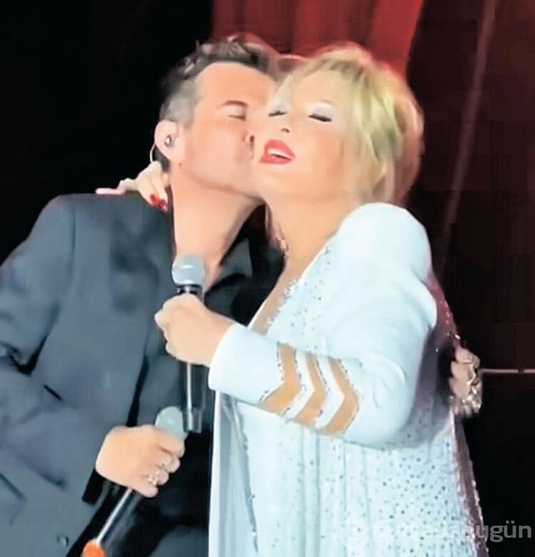 Kenan Doğulu, Emel Sayın'ı öpücüklere boğdu