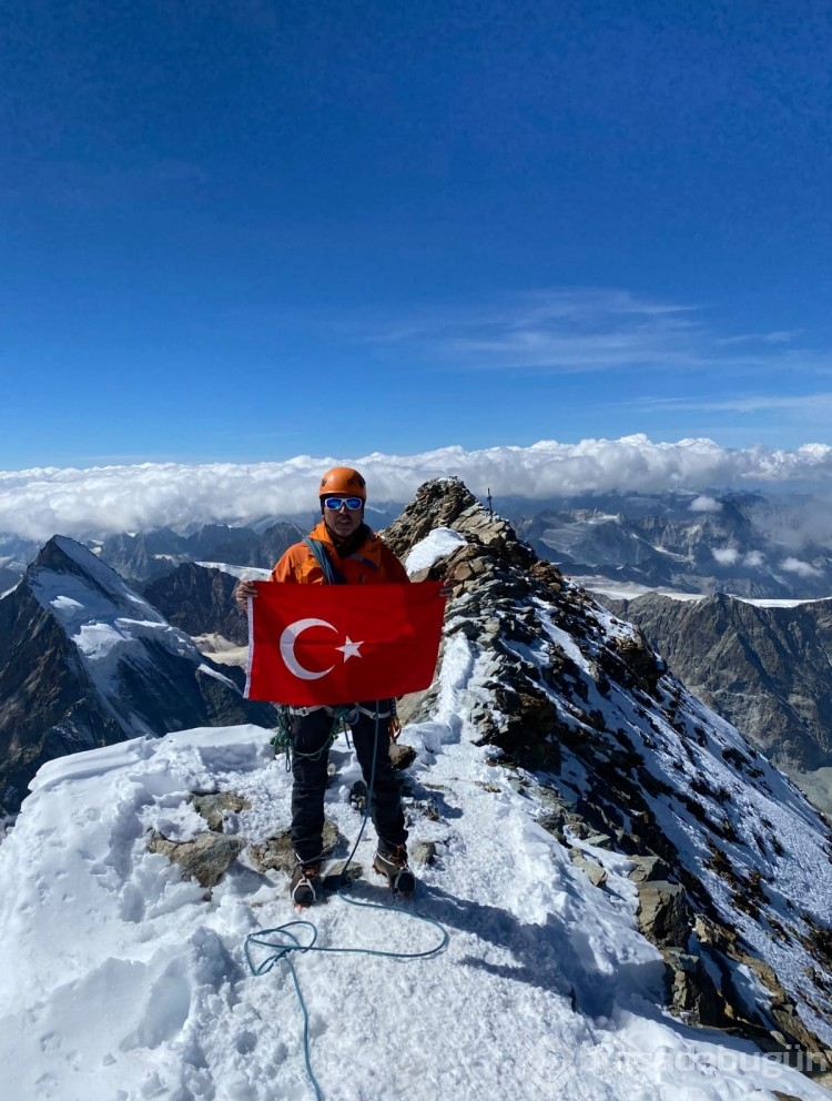 Bursalı dağcılar Alpler'in zirvesine çıktı

