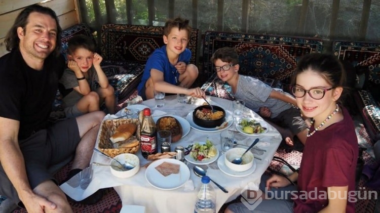 Çocukları görme yetisini kaybetmeden önce tüm dünyayı geziyorlar