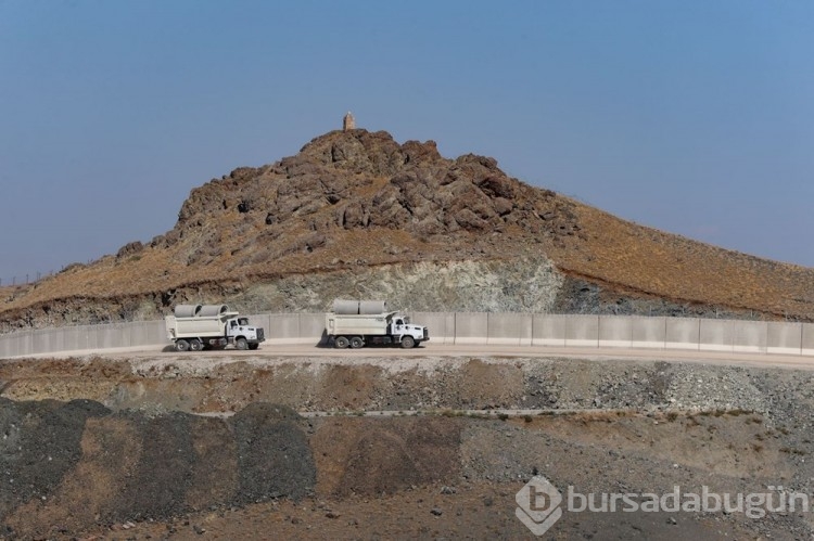 Van-İran sınırındaki duvar inşaatı sürüyor