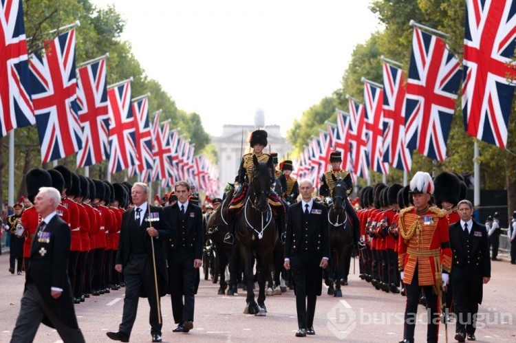 2. Elizabeth'in sırlarının koruyucusu Uzun Paul kimdir?