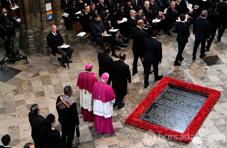 İngiltere Kraliçesine veda ediyor 