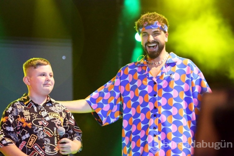 Rap şarkıcısı Sefo ile sosyal medya fenomeni Fevzi aynı sahnede
