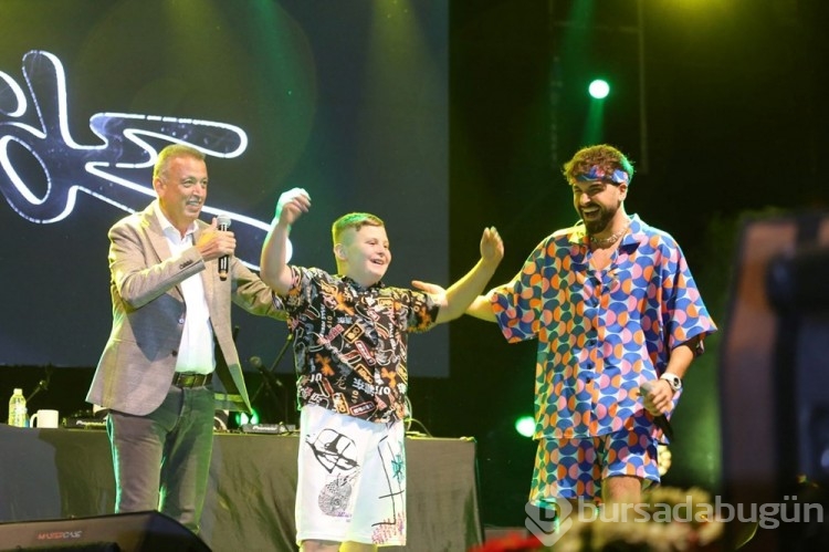 Rap şarkıcısı Sefo ile sosyal medya fenomeni Fevzi aynı sahnede