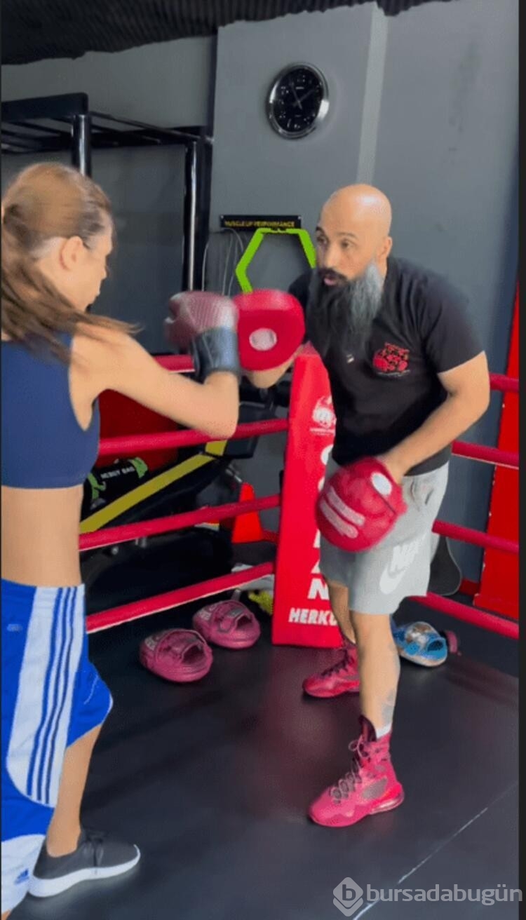 Demir Yumruk Yüsra Geyik