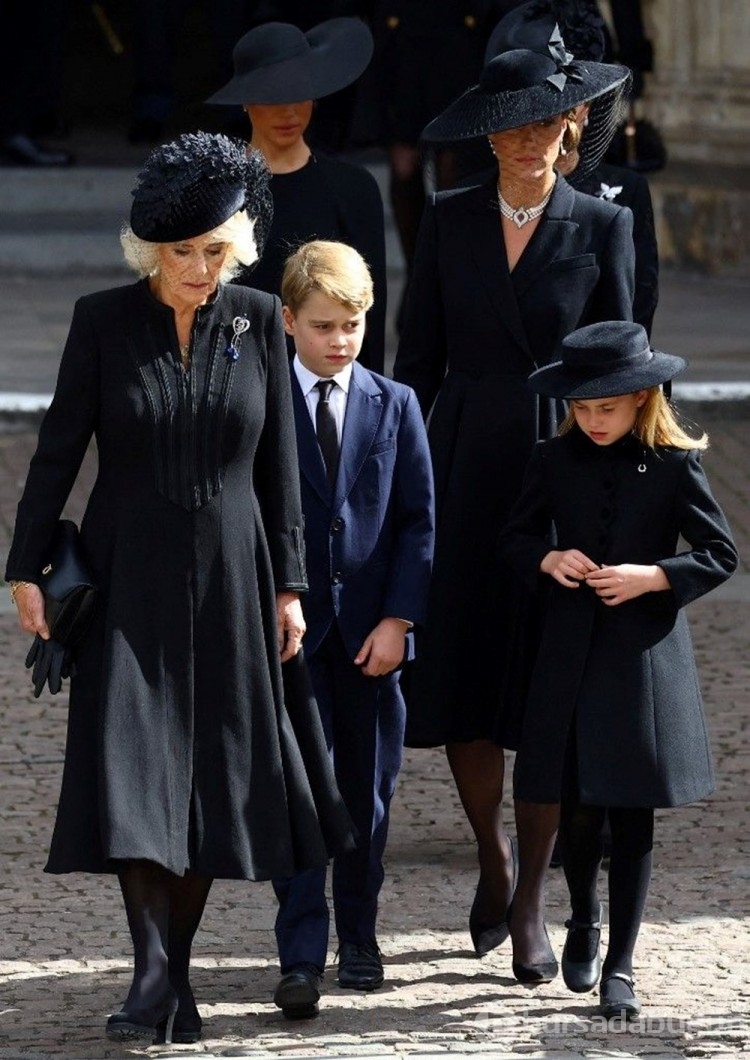 Kraliçe Elizabeth ölünce kraliyet çocuklarının soyadı değişti
