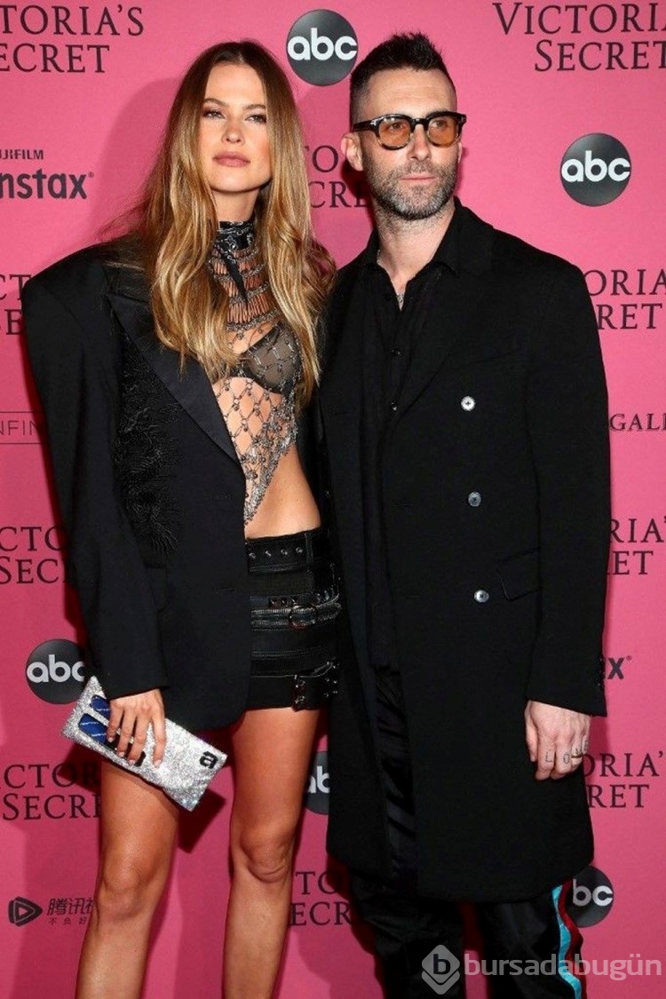 Şarkıcı Adam Levine'in eşini aldattığı iddia edildi

