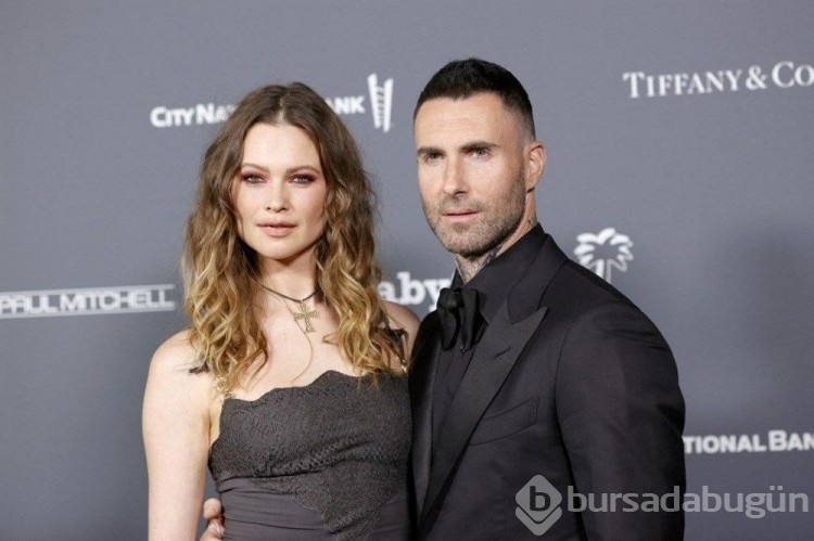 Şarkıcı Adam Levine'in eşini aldattığı iddia edildi
