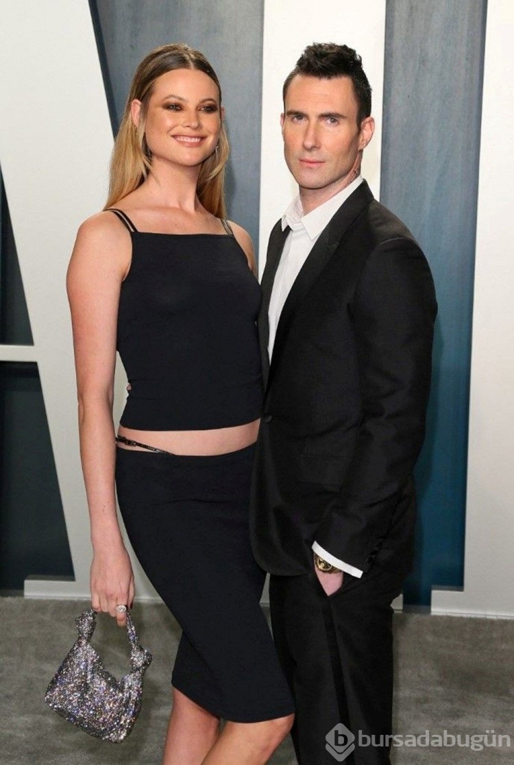 Şarkıcı Adam Levine'in eşini aldattığı iddia edildi
