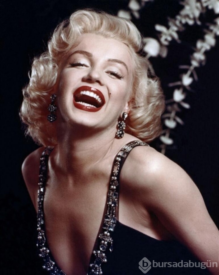 Ana de Armas: Marilyn Monroe'nun mezarına gidip izin istedik!
