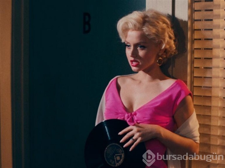 Ana de Armas: Marilyn Monroe'nun mezarına gidip izin istedik!
