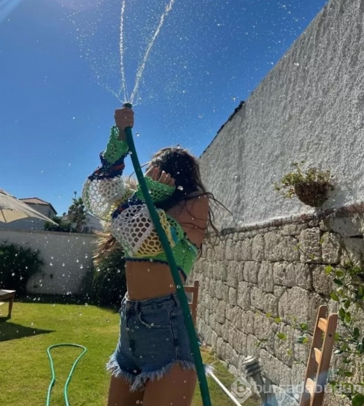 Neslihan Atagül'den havuz pozu