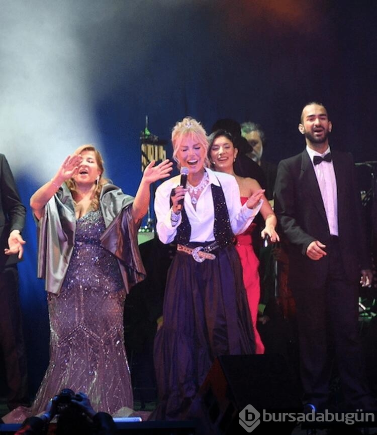 Semiramis Pekkan 53 yıl sonra şarkı söyledi

