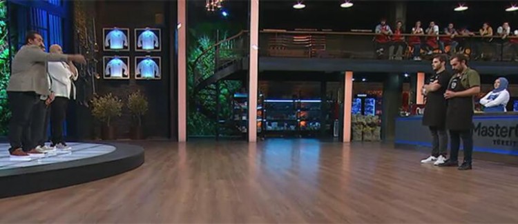 MasterChef'te duygu dolu anlar! Yeni sezonun ilk kaşığı atıldı

