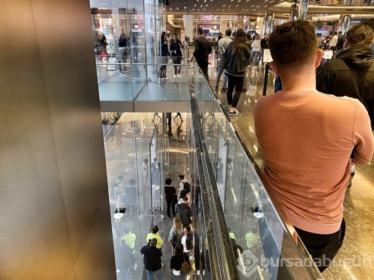 Yeni iPhone'lar için kuyruğa girdiler
