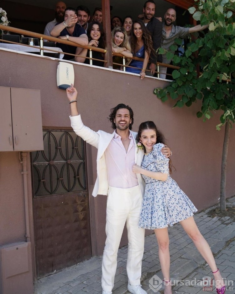 Özge Gürel ve Serkan Çayoğlu'nun hayranlarından duygulandıran sürpriz

