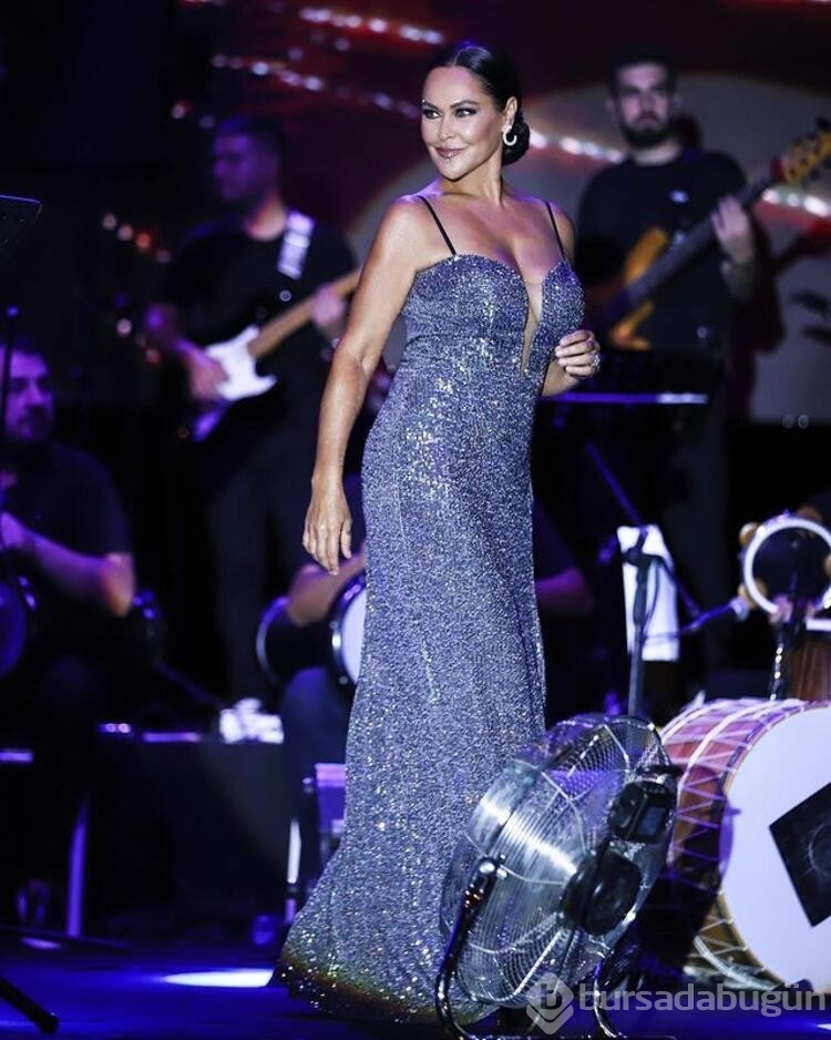 Hülya Avşar gümüş gibi parladı
