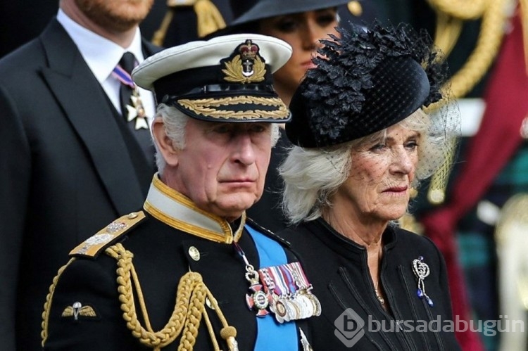 Buckingham Sarayı kraliyeti anlatan dizi için harekete geçti
