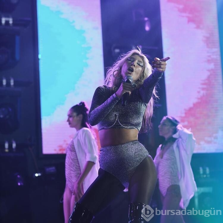 Hande Yener'in tarzı İrem Derici'ye benzetildi
