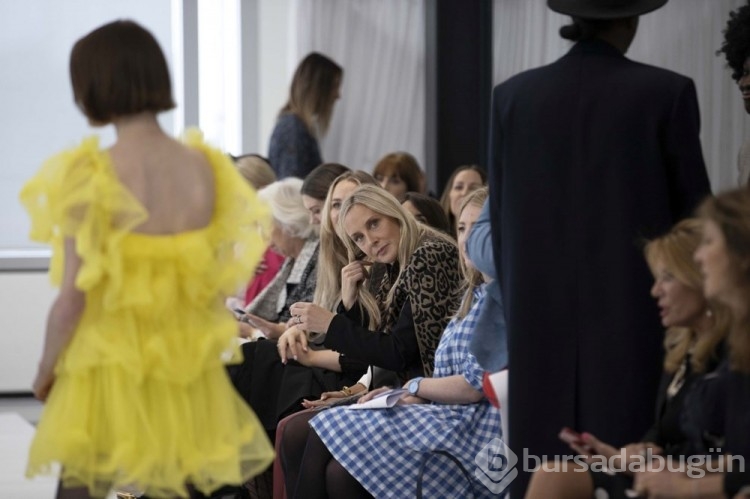 Kraliyet ailesinden Lady Amelia Türk tasarımcı Zeynep Kartal'ın defilesinde yürüdü
