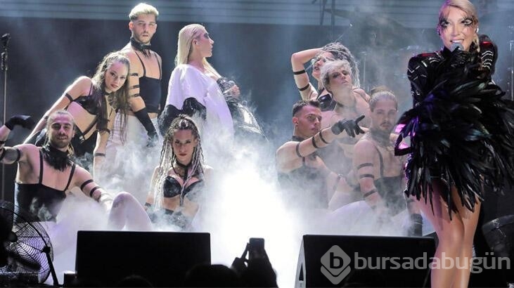 Hande Yener, Kuruçeşme Açıkhava'yı yıktı geçti!
