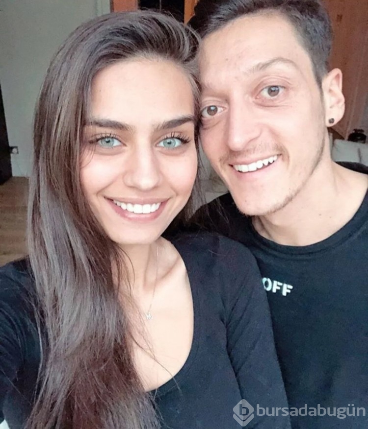 Mesut Özil'den kızlarına 4 milyon TL'lik minibüs