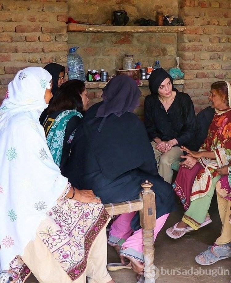 Angelina Jolie Pakistan'dan bildirdi