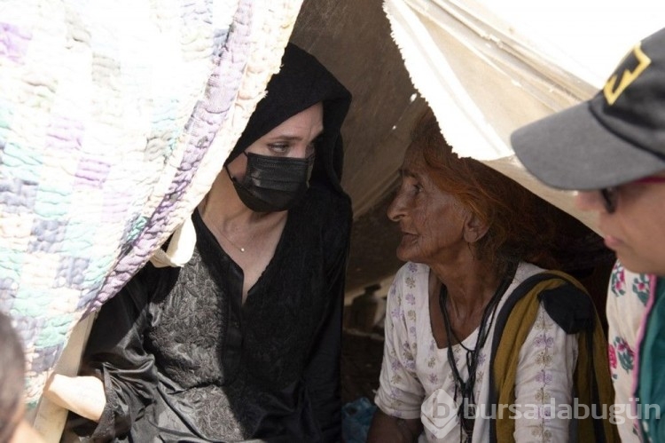 Angelina Jolie Pakistan'dan bildirdi