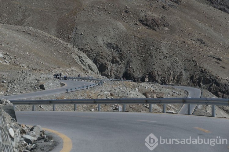Dünyanın en tehlikeli yollarından Karakurum Geçidi