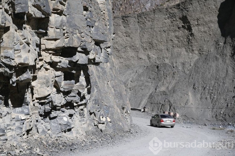 Dünyanın en tehlikeli yollarından Karakurum Geçidi