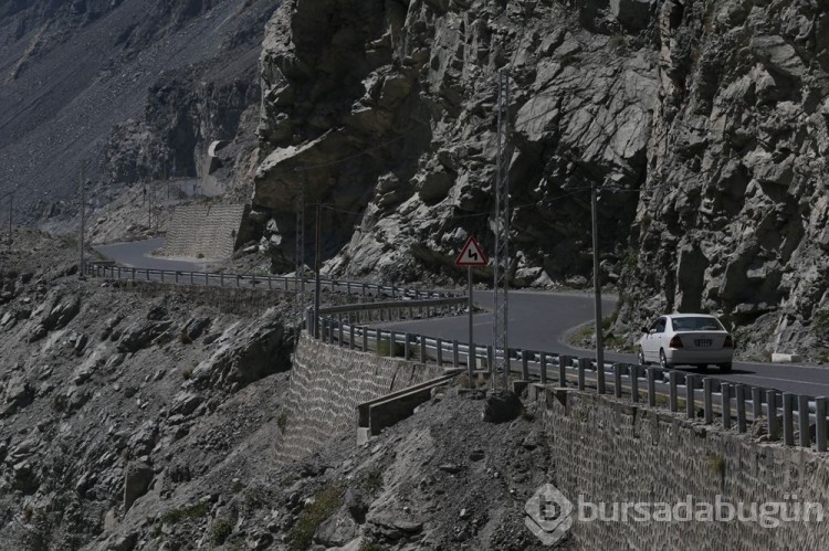 Dünyanın en tehlikeli yollarından Karakurum Geçidi