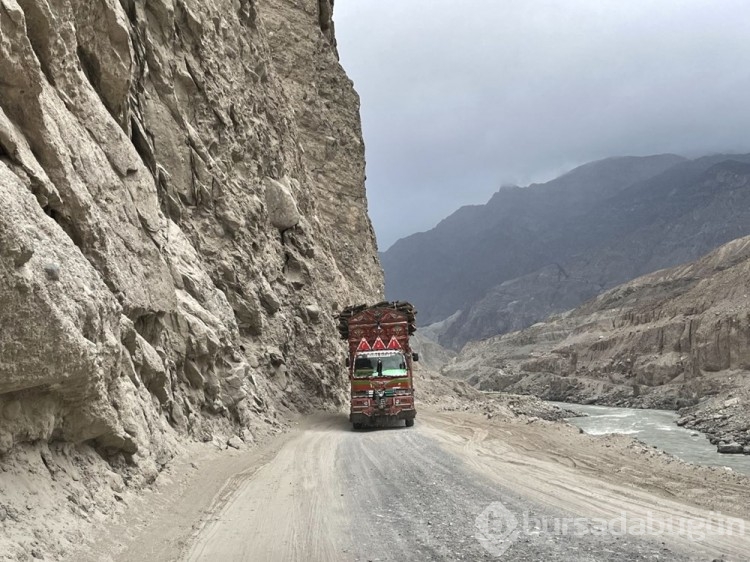 Dünyanın en tehlikeli yollarından Karakurum Geçidi