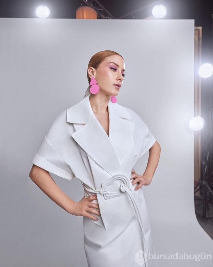 Hazal Kaya bebeğinin ilk adına yaptığı anketle karar verdi
