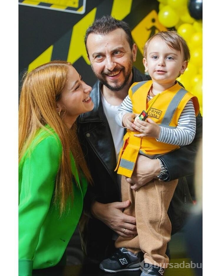 Hazal Kaya bebeğinin ilk adına yaptığı anketle karar verdi
