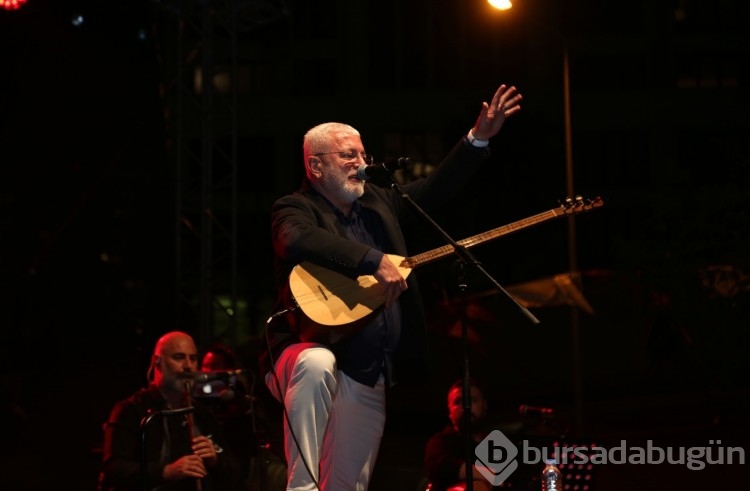 Onur Akın ve Aydilge Ataşehir'de konser verdi