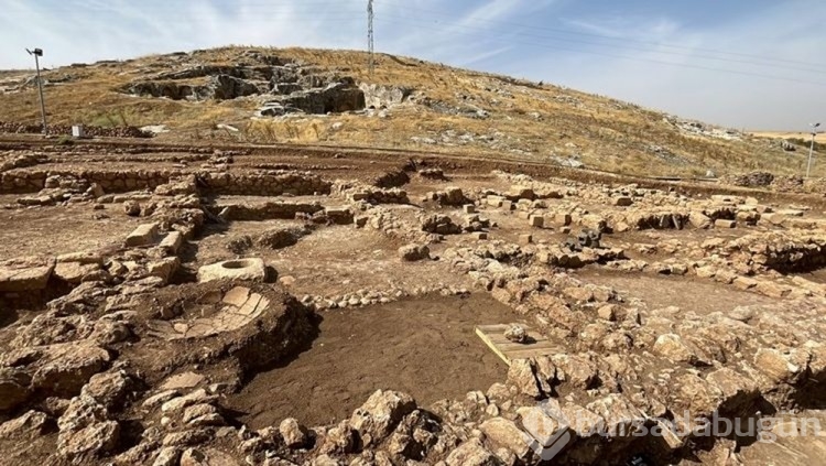 Perre Antik Kenti'ndeki kazılarda 1800 yıllık askeri madalya bulundu