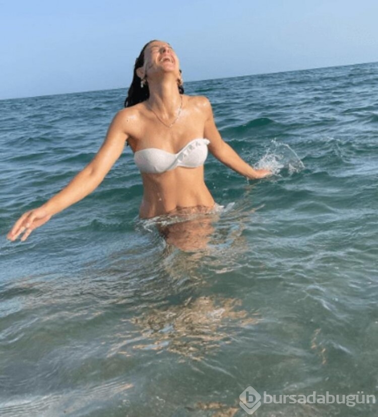 Cansu Tosun'un deniz keyfi
