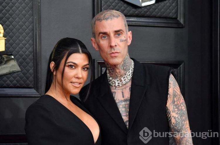Kourtney Kardashian: Travis Barker yeni kıvrımlarımı sevmemi sağladı!

