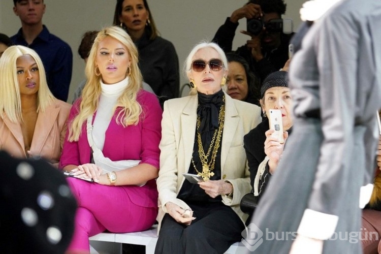 Dünyanın en yaşlı süper modeli Carmen Dell'Orefice dergi kapağında