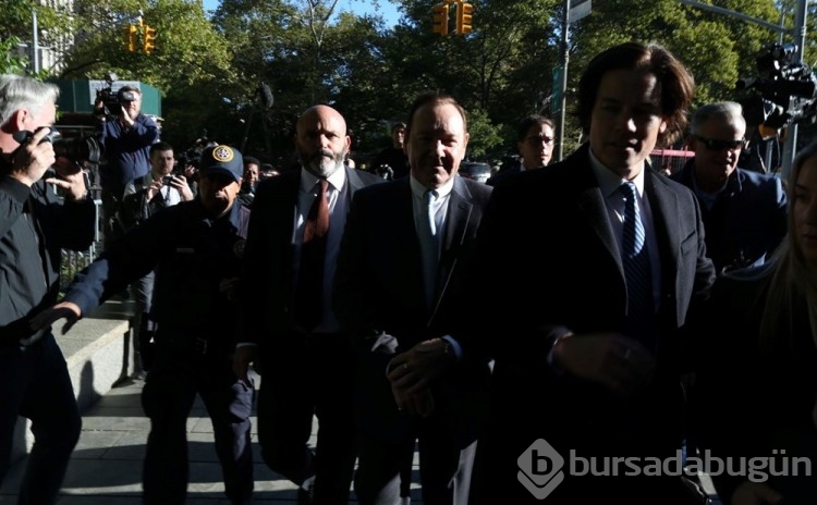 ABD'li oyuncu Kevin Spacey cinsel saldırı suçlamasıyla yargılanıyor