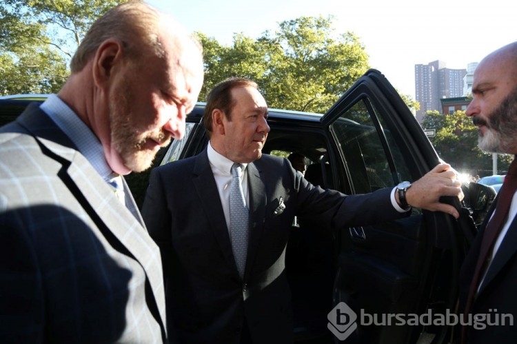 ABD'li oyuncu Kevin Spacey cinsel saldırı suçlamasıyla yargılanıyor