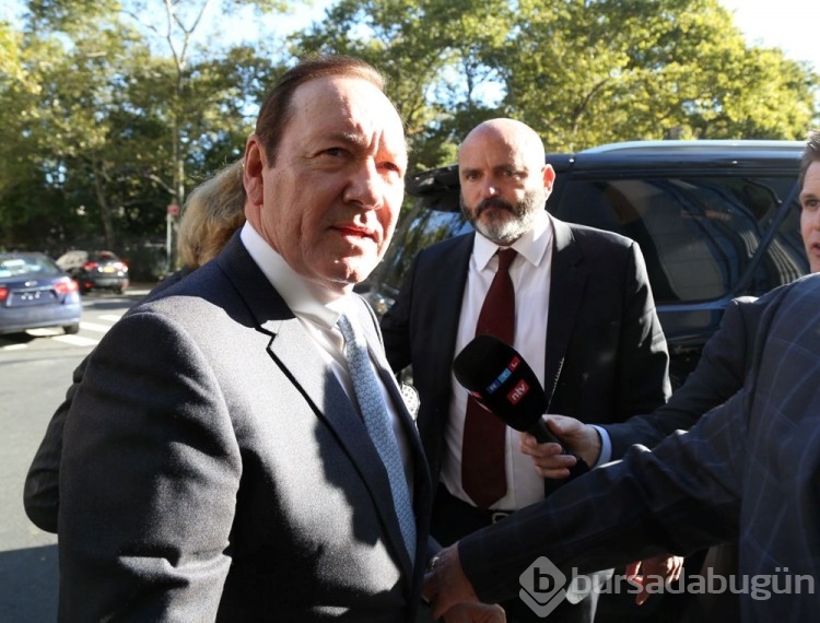 ABD'li oyuncu Kevin Spacey cinsel saldırı suçlamasıyla yargılanıyor