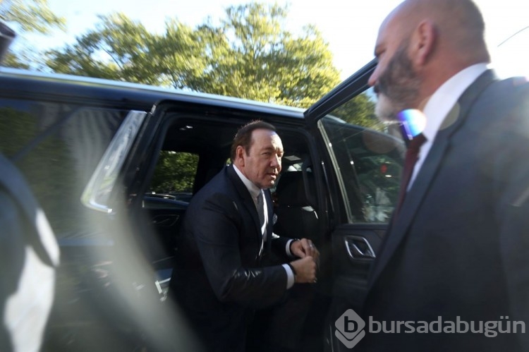 ABD'li oyuncu Kevin Spacey cinsel saldırı suçlamasıyla yargılanıyor