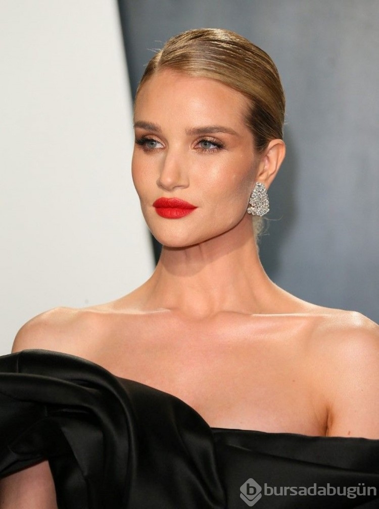 Rosie Huntington-Whiteley iç çamaşırı markası için poz verdi